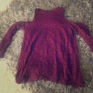 2/12🎉Off the shoulder top